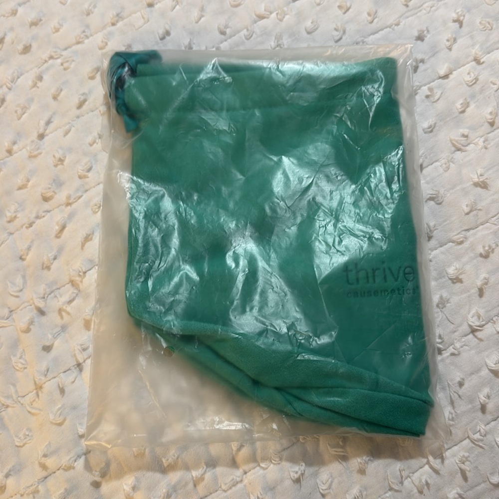 NWT Thrive Teal Drawstring Make Up Bag - Picture 3 of 3